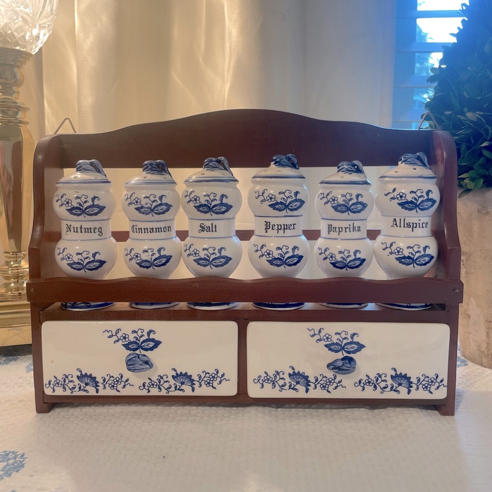 Vintage Arnart Blue Onion Wooden Spice Rack with 6 Shakers and 2 Ceramic Drawers